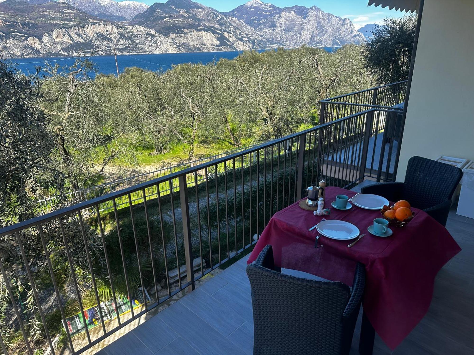 Villalvento Brenzone sul Garda Bagian luar foto